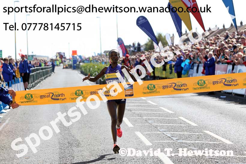 Mary Keitany wins the womens Morrisons Great North Run. Photo: David T. Hewitson/Sports for All Pics